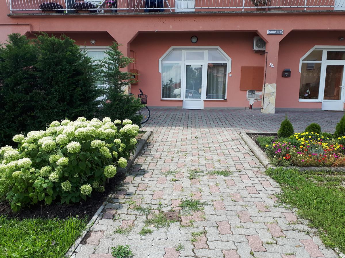 Kertvarosi Apartman II Tiszaújváros Exteriér fotografie