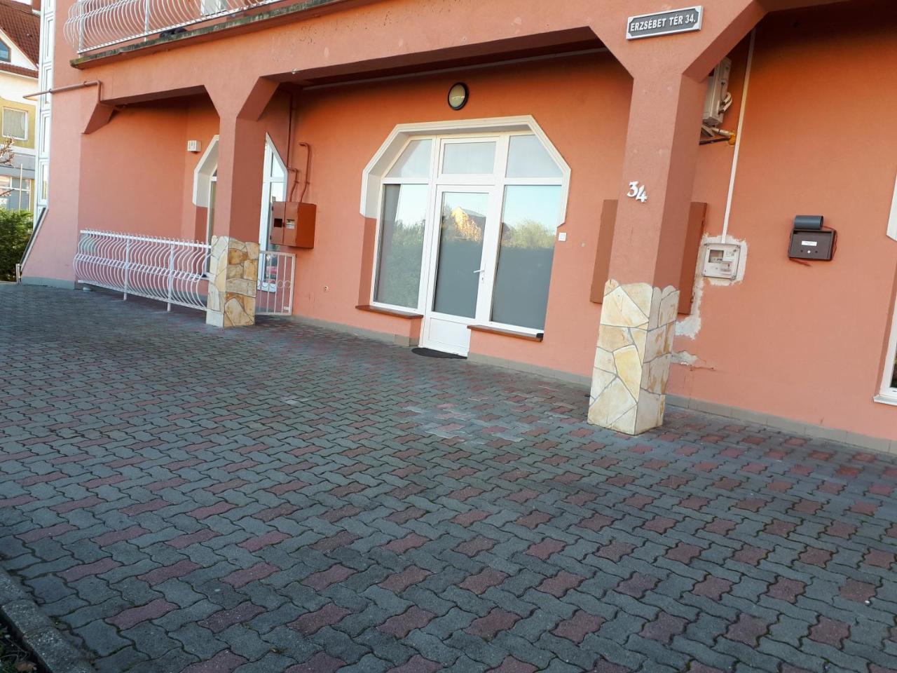 Kertvarosi Apartman II Tiszaújváros Exteriér fotografie