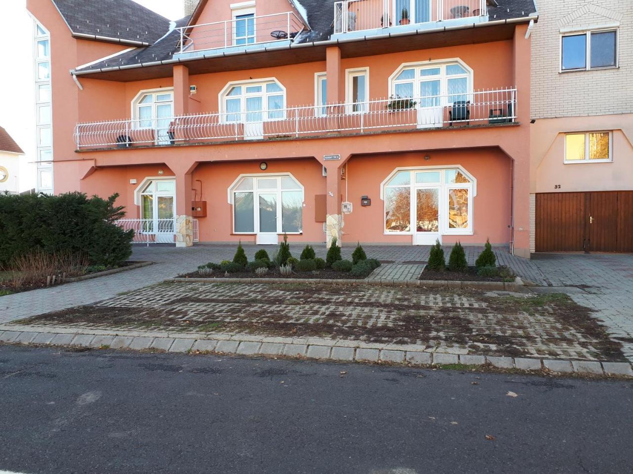 Kertvarosi Apartman II Tiszaújváros Exteriér fotografie